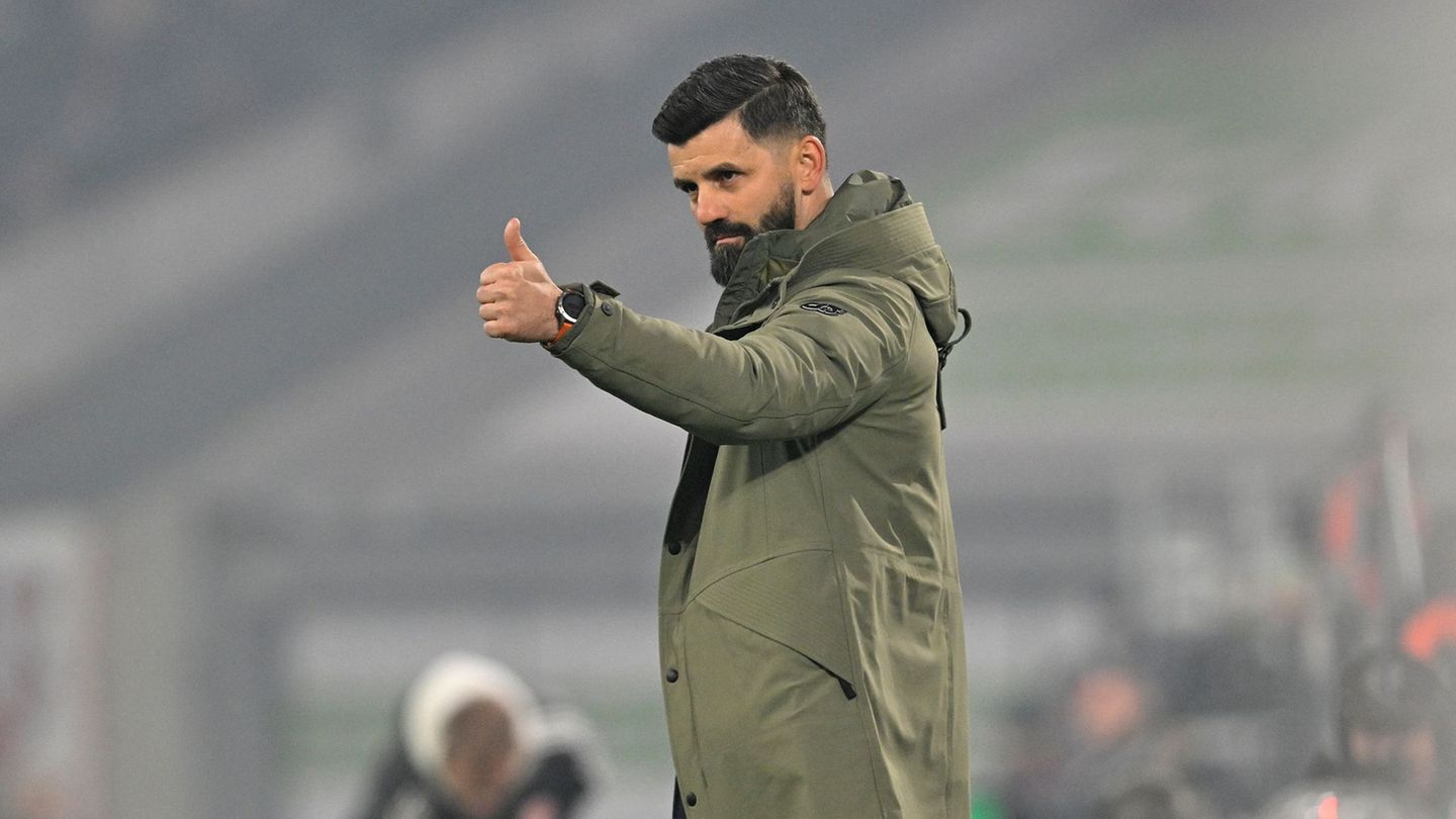 Trainer Miron Muslic bleibt mit Schalke erfolgreich. Foto: Anke Waelischmiller/dpa