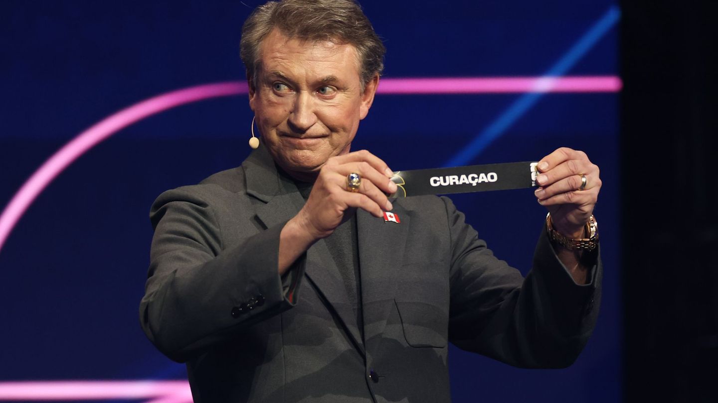 Das deutsche Los: Curaçao um Dick Advocaat. Foto: Dan Mullan/POOL Getty/AP/dpa