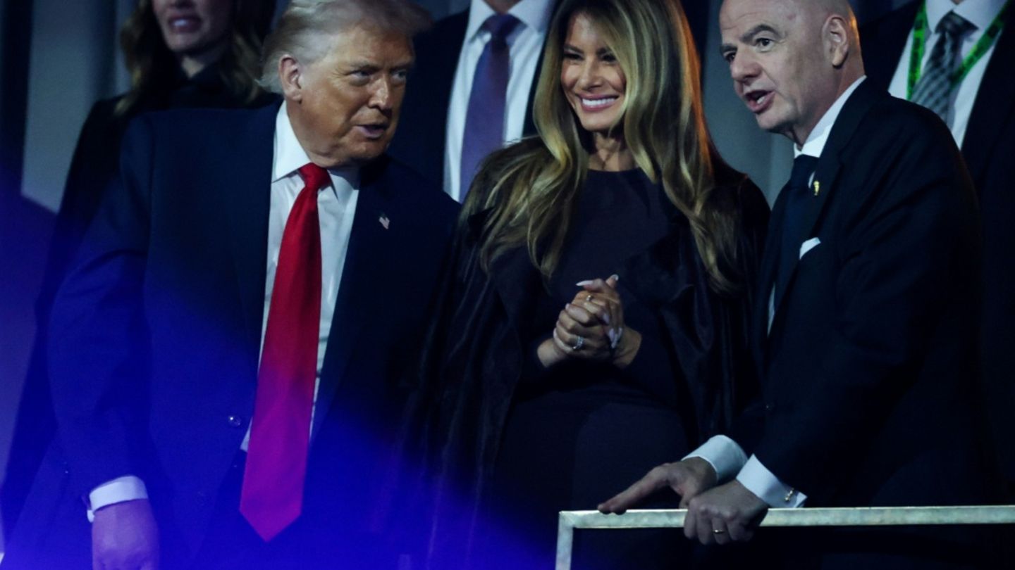 Trump, seine Frau Melania und Fifa-Chef Infantino (v.l.)