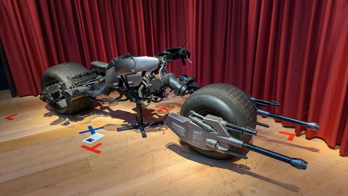 Das ikonische Motorrad von Superheld Batman aus den Filmen "The Dark Knight" und "The Dark Knight Rises". Foto: Philip Dethlefs/