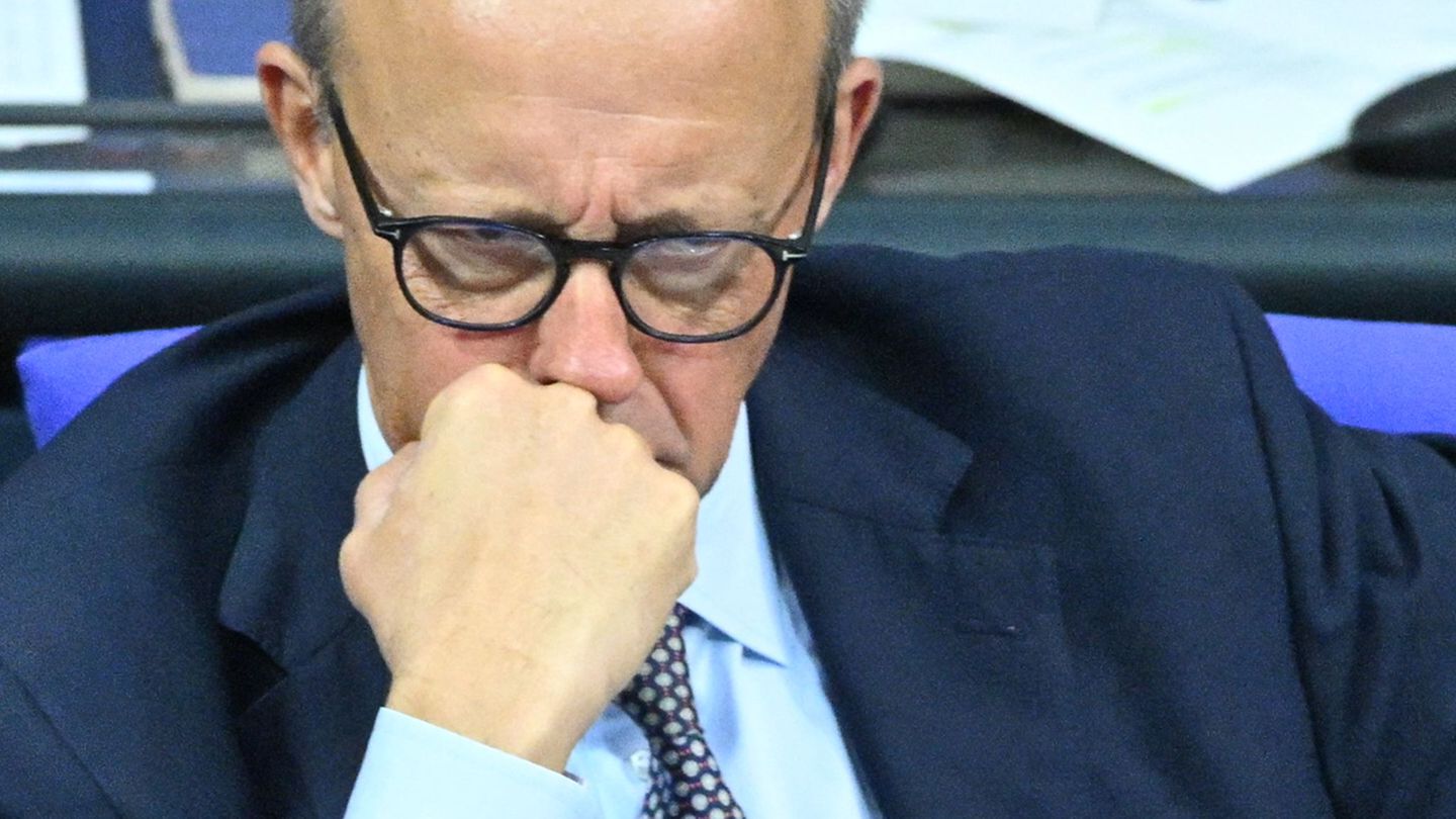 Die Rente ist durch - was kommt nun als nächstes auf den Kanzler zu? Foto: Christophe Gateau/dpa