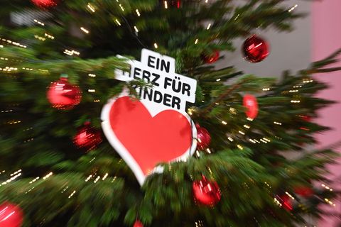 Die erste Spendengala lief 2001 im ZDF. (Archivbild) Foto: Jens Kalaene/dpa-Zentralbild-POOL/dpa