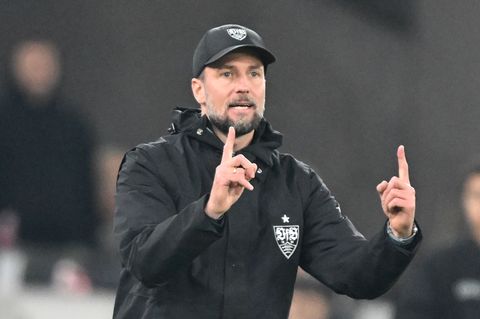 Der VfB und Trainer Sebastian Hoeneß empfangen am Samstag die Bayern. (Archivbild) Foto: Bernd Weißbrod/dpa