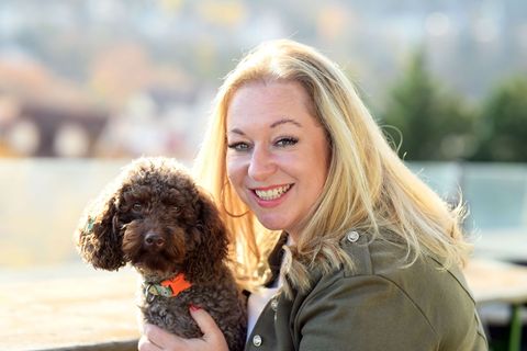 In der "Lindenstraße" spielte Rebecca Siemoneit-Barum "Iffi Zenker", die versuchte, den Spagat zwischen Arbeit und Mutter zu mei