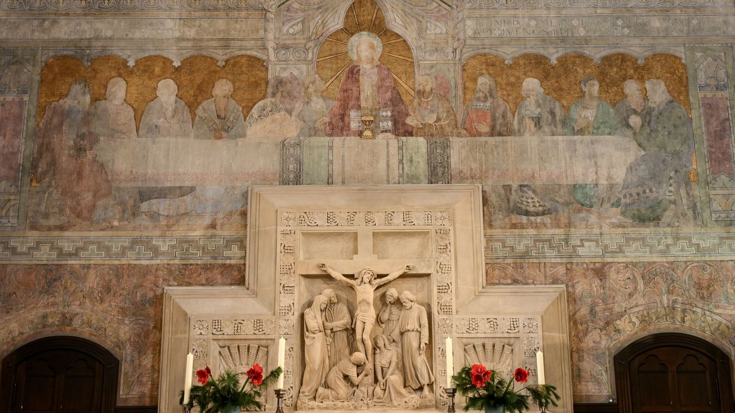 Die Wandmalerei wurde nach den Zweiten Weltkrieg übermalt. Foto: Britta Pedersen/dpa