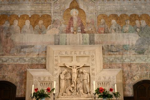 Die Wandmalerei wurde nach den Zweiten Weltkrieg übermalt. Foto: Britta Pedersen/dpa