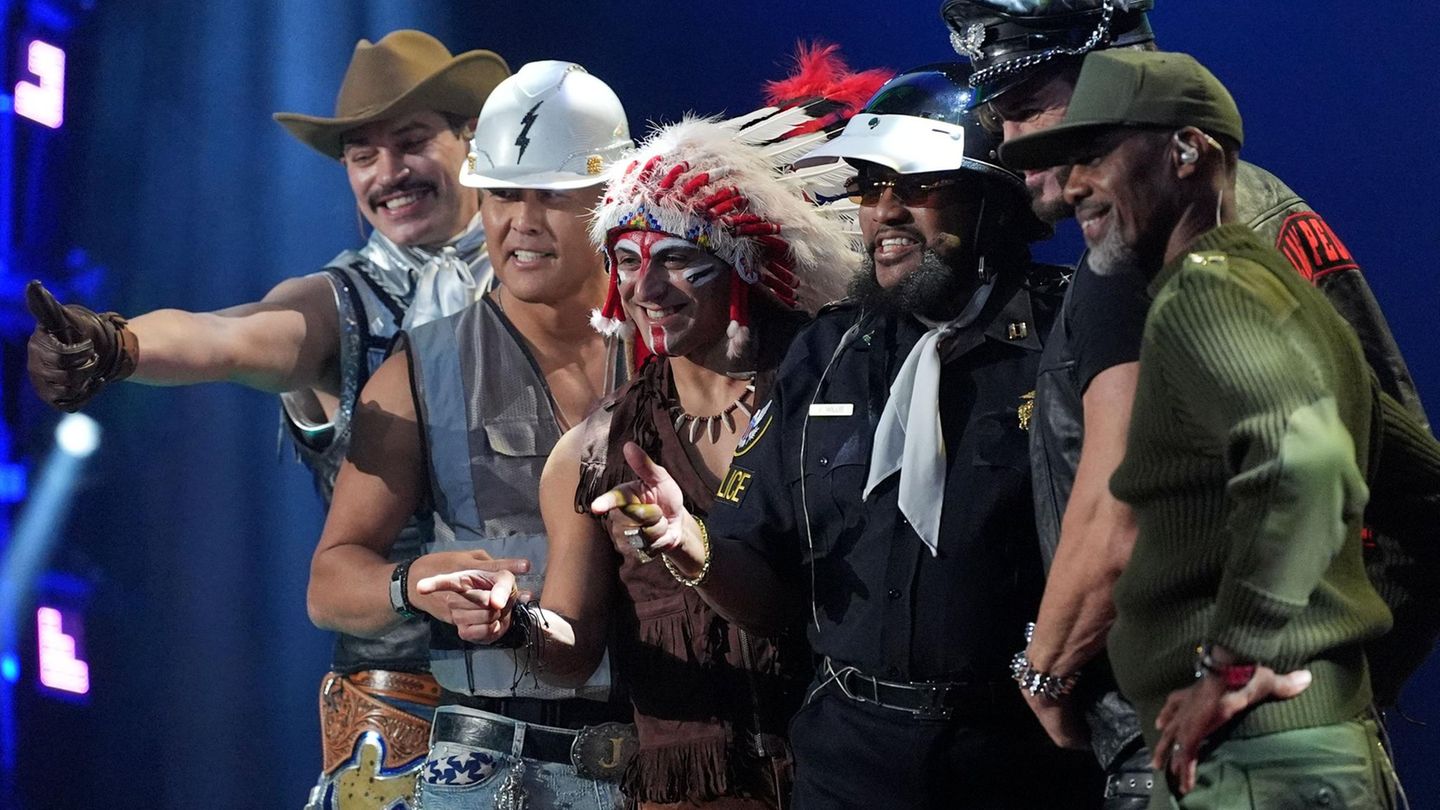 Auch die Lieblingsband des Präsidenten durfte auf die Bühne: Wohl extra für Trump traten die Village People auf...