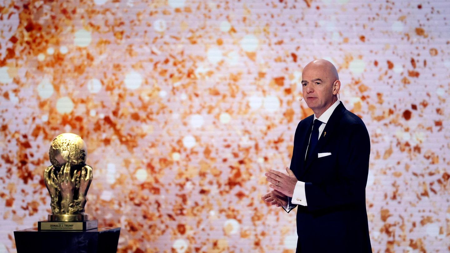 Verbands-Chef Gianni Infantino machte die Auslosung im John F. Kennedy Center for the Performing Arts zum Spektakel