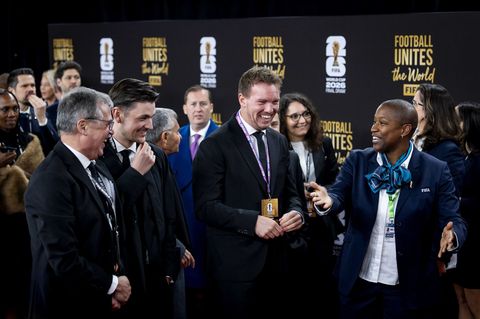 Julian Nagelsmann läuft über den Roten Teppich bei der WM-Auslosung. Foto: Koen Van Weel/ANP/dpa