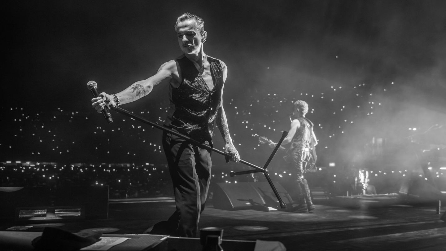 Depeche Mode spielten 2023 drei ausverkaufte Konzerte in Mexiko-Stadt – ein Erlebnis, das in einem eigenen Film festgehalten wurde.