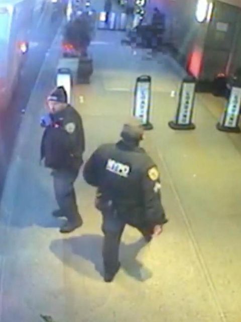 Neue Aufnahmen zeigen Momente nach Mord an Brian Thompson