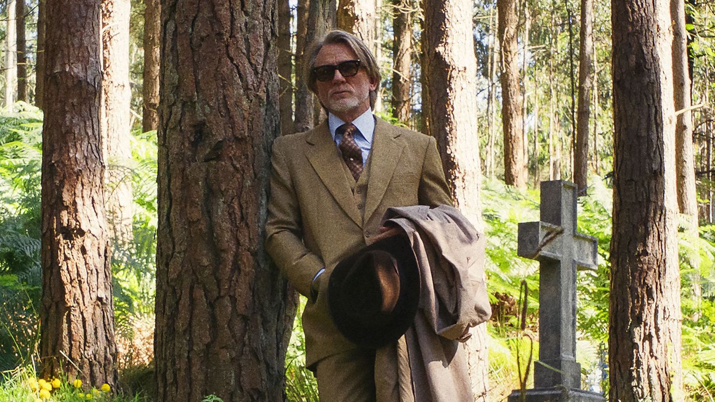 Aller guten Dinge sind drei – zumindest im Fall von Benoit Blanc. Am 12. Dezember schlüpft Daniel Craig erneut in die Rolle des cleveren Ermittlers.