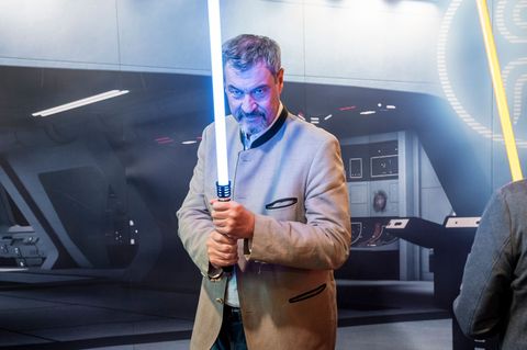 Markus Söder mit Lichtschwert