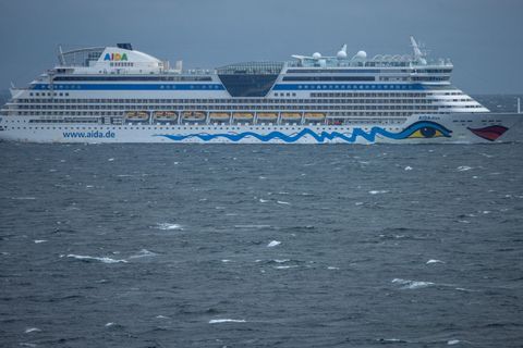 Das Kreuzfahrtschiff "Aidadiva" befindet sich derzeit auf Weltreise. (Archivbild) Foto: Jens Büttner/dpa
