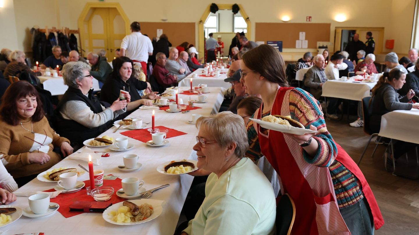 Aktion-f-r-Bed-rftige-Restaurant-des-Herzens-Essen-f-r-Menschen-mit-wenig-Geld