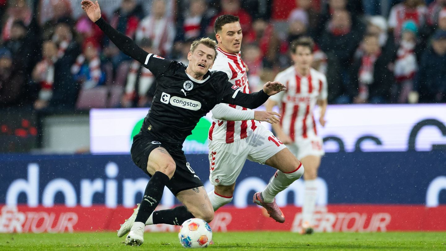 Kölns Said El Mala (r) hatte die erste gute Chance der Partie. Foto: Rolf Vennenbernd/dpa