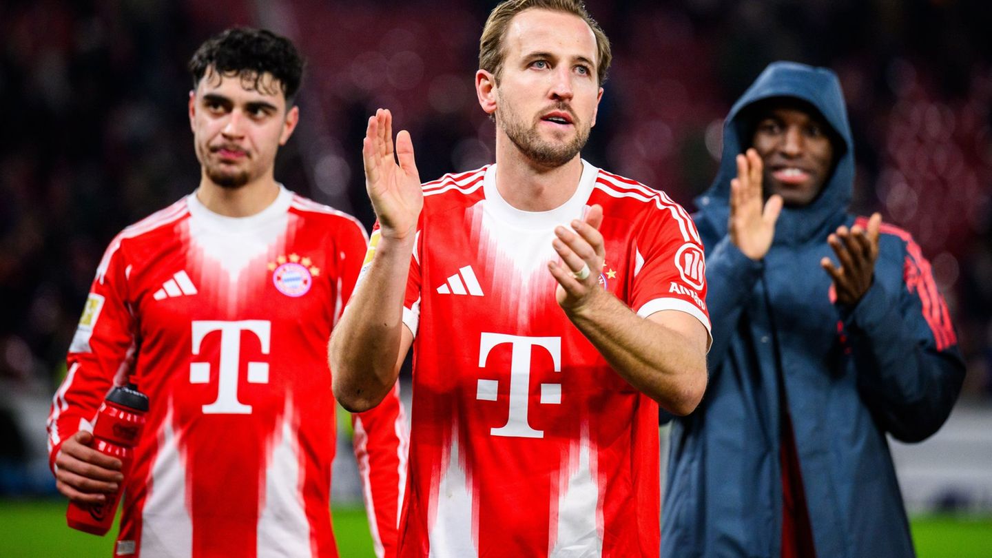 Dreifachtorschütze beim Sieg in Stuttgart: Bayern-Star Harry Kane (M.). Foto: Tom Weller/dpa