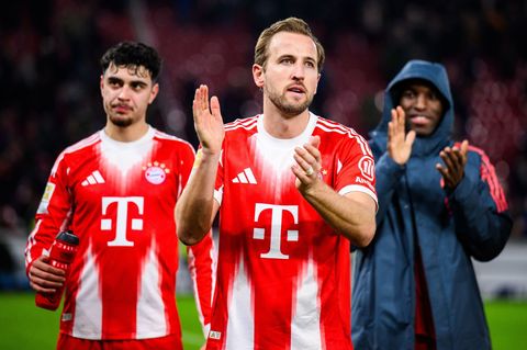 Dreifachtorschütze beim Sieg in Stuttgart: Bayern-Star Harry Kane (M.). Foto: Tom Weller/dpa