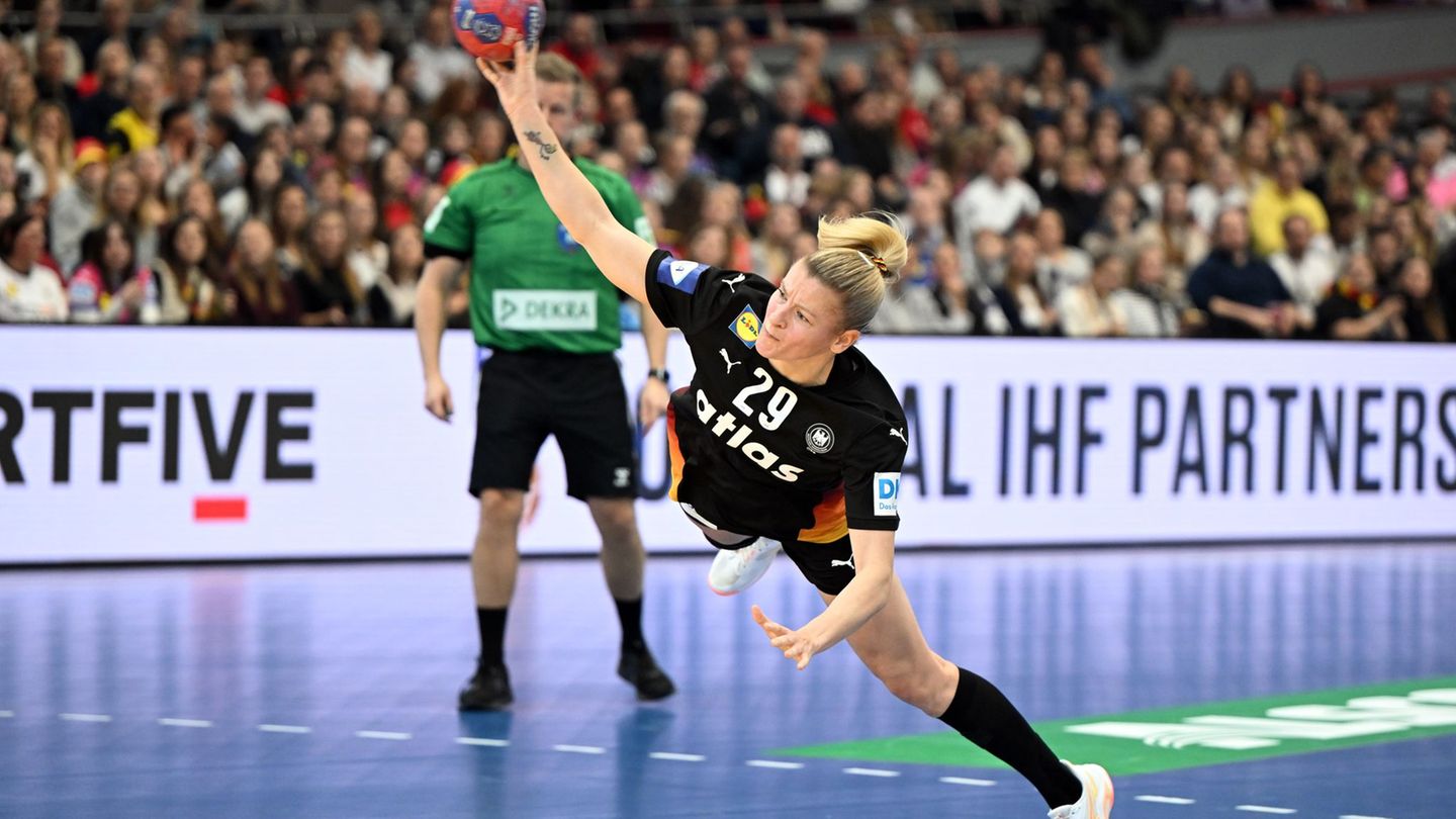 Kapitänin Antje Döll ist bislang die erfolgreichste Werferin im DHB-Team. Foto: Federico Gambarini/dpa