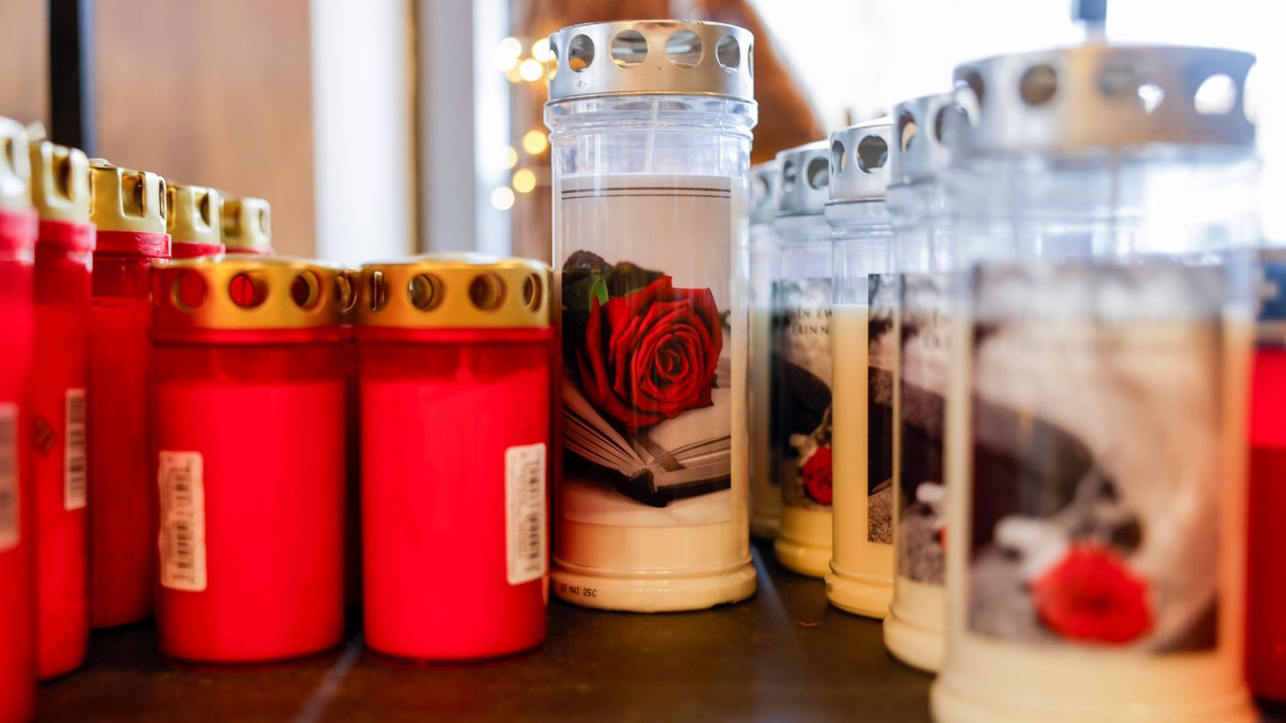 Bei herkömmlichen Grablichtern ist die Nachfrage gesunken. LED-Grablichter sind hingegen stärker gefragt, weil sie länger halten