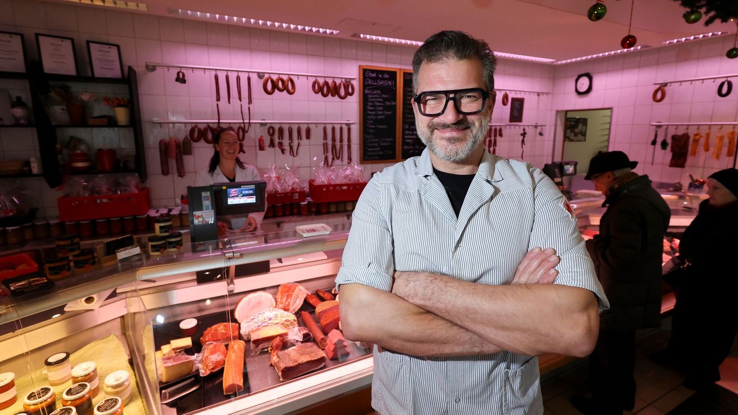 Für Metzgermeister Franz Richter ist die Zeit vor Weihnachten sehr umsatzstark. Foto: Jan Woitas/dpa