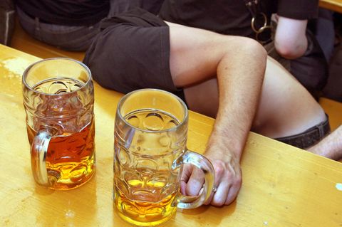 Die Zahl der Kinder und Jugendlichen, die mit Alkoholvergiftung in die Klinik kamen, nimmt weiter ab. (Symbolbild) Foto: Karl-Jo