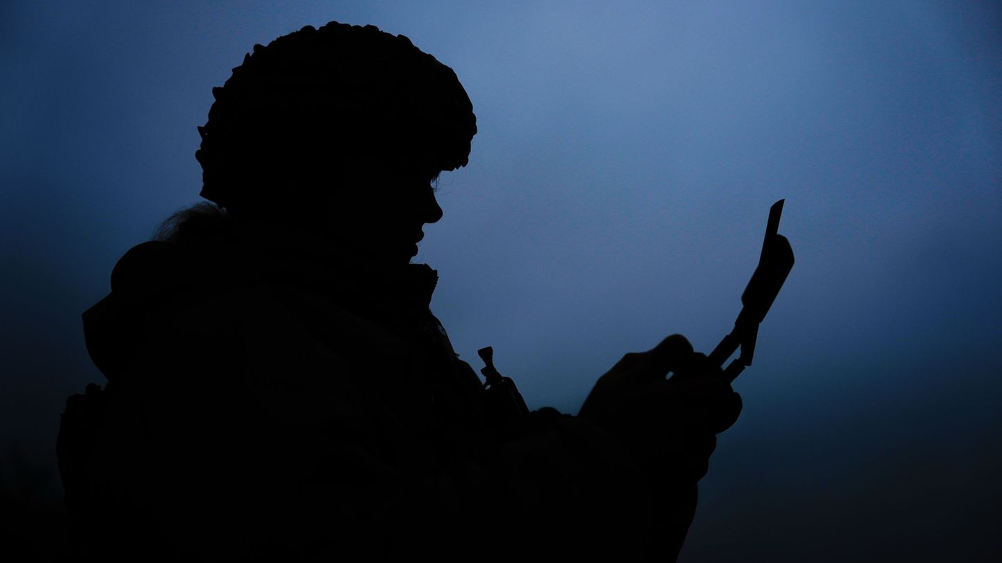 Auch wenn auf politischer Ebene über Frieden für die Ukraine gesprochen wird, gehen am Boden die Kämpfe weiter. Foto: Julia Dema