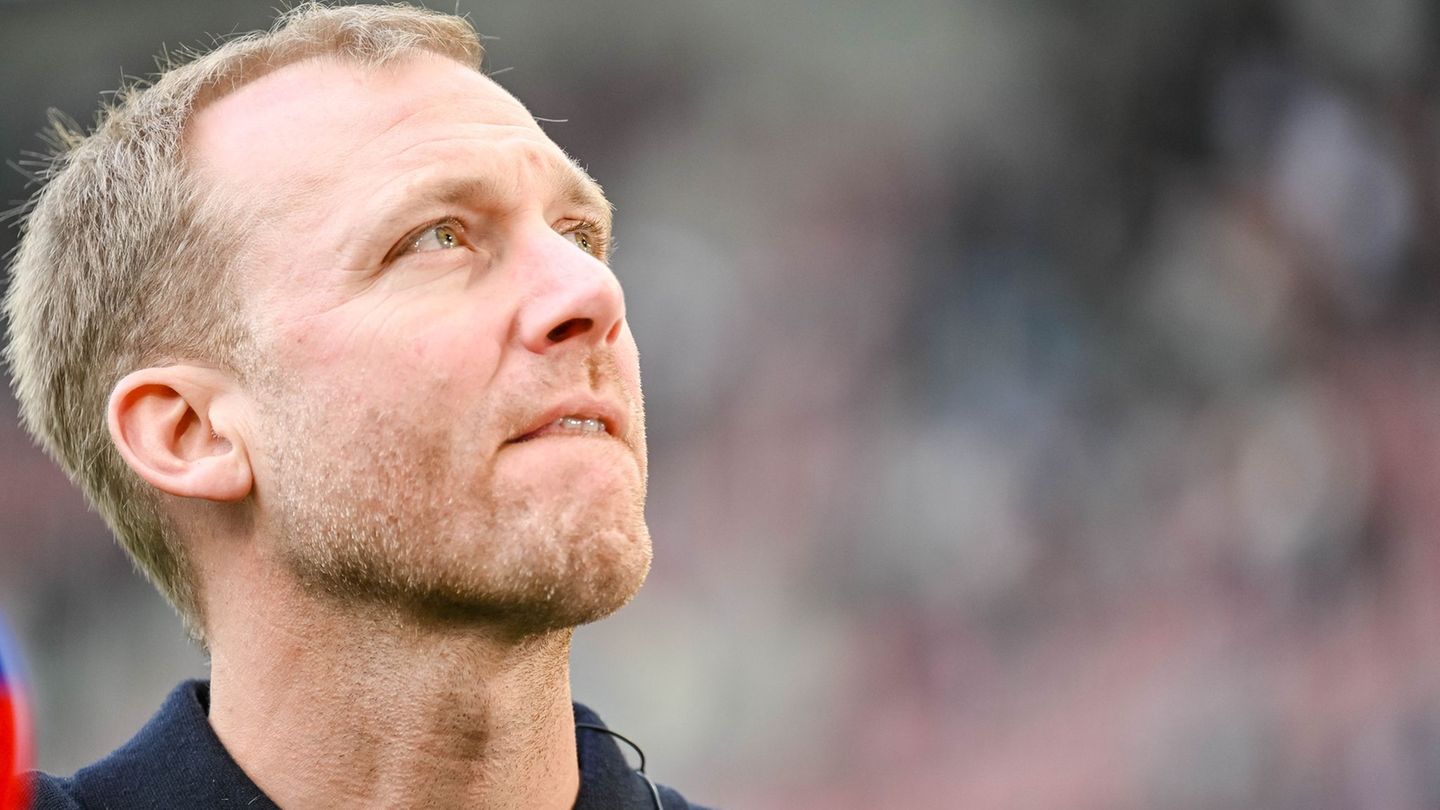 Benni Weber sucht den nächsten Augsburger Coach. Foto: Harry Langer/dpa