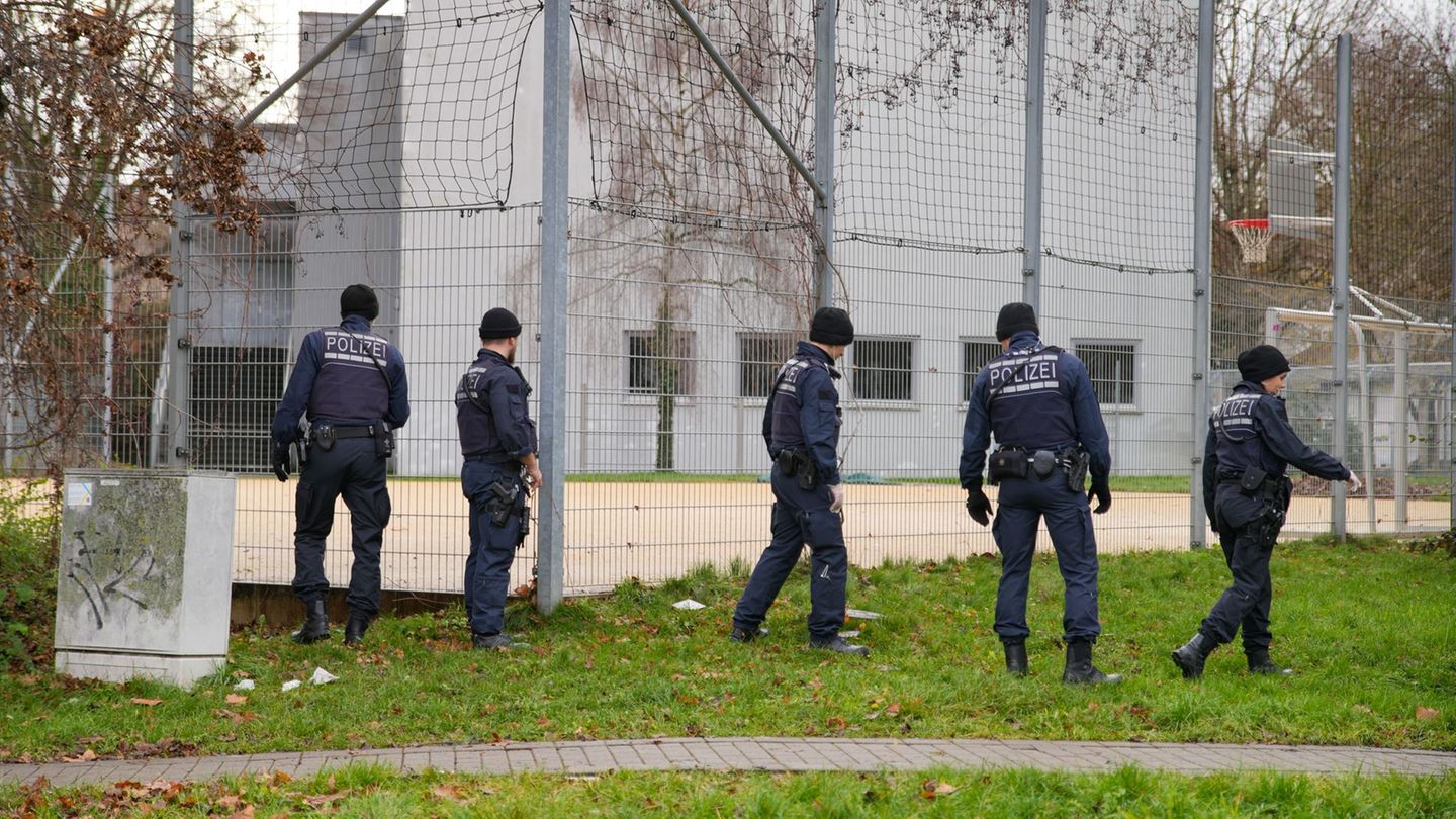 Am Tag nach den Schüssen dauern die Ermittlungen an. Foto: Enrique Kaczor/onw-images/dpa