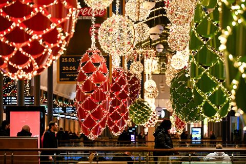 Weihnachtsdekoration in Einkaufszentrum