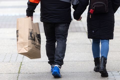 Verkaufsoffener Sonntag in vielen Städten in Thüringen. (Archivbild) Foto: Michael Reichel/dpa