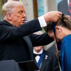 US-Präsident Trump verleiht eine Auszeichnung
