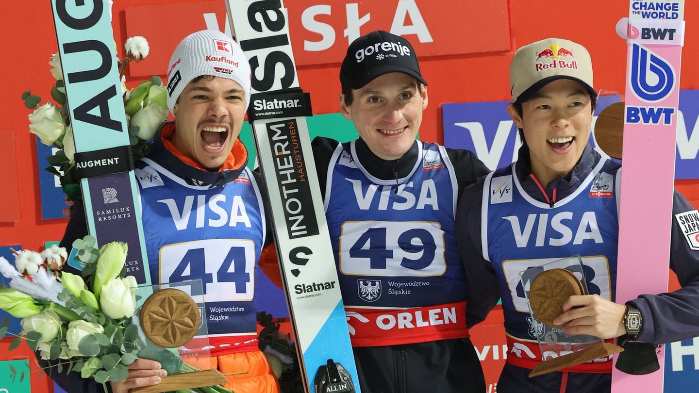 Neuer Hoffnungsträger der deutschen Skispringer: Philipp Raimund (l). Foto: Grzegorz Momot/PAP/dpa