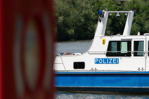 Die Wasserschutzpolizei ermittelt. (Symbolbild) Foto: Markus Lenhardt/dpa