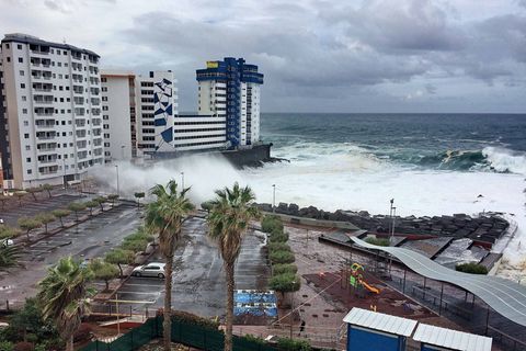 Im Herbst und im Winter ist es auf den Kanaren in Küstennähe nicht immer ungefährlich. (Archivfoto) Foto: Cedida/Europa Press/dp