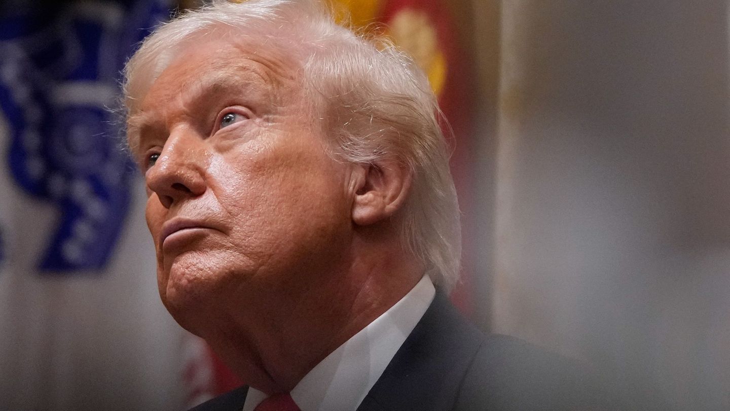 Er sei "ein wenig enttäuscht" von Selenskyjs Verhalten, sagte Trump. (Archivbild) Foto: Julia Demaree Nikhinson/AP/dpa