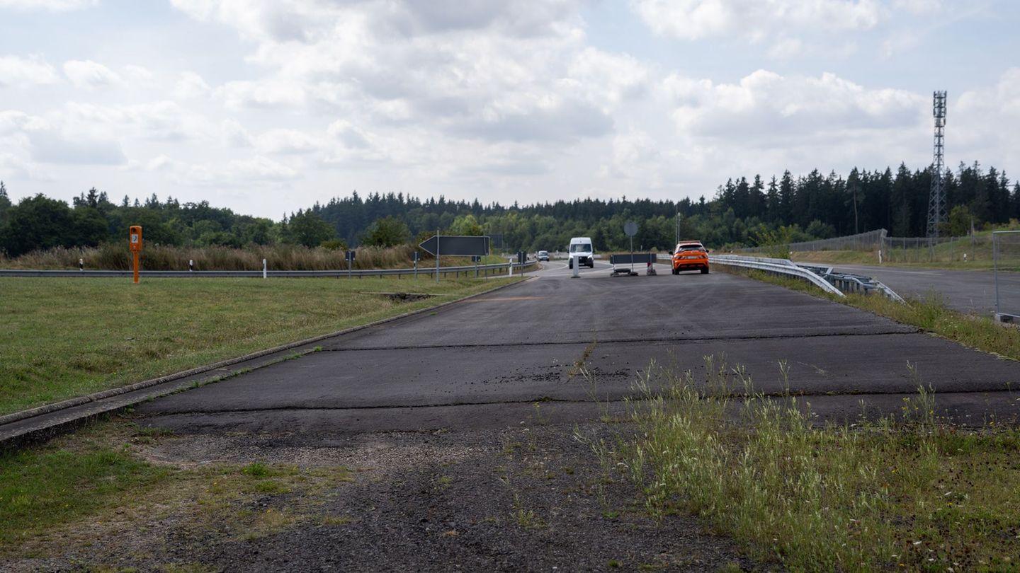 In der Eifel kann ein weiterer Autobahnabschnitt gebaut werden. (Archivbild) Foto: Harald Tittel/dpa