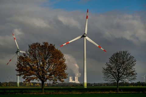 Windkraftanlage nahe Neurath in Nordrhein-Westfalen