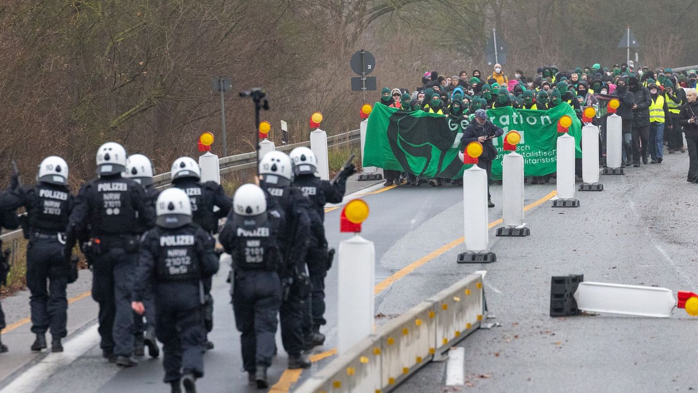 Die Proteste gegen die Gründung einer neuen AfD-Jugendorganisation in Gießen beschäftigen auch die Staatsanwaltschaft der mittel