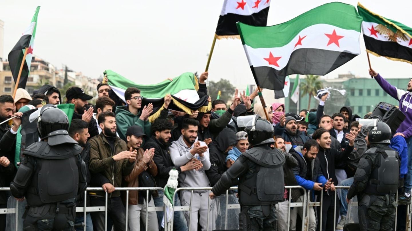 Ein Jahr Assad-Sturz: Syriens Übergangspräsident fordert gemeinsamen Wiederaufbau