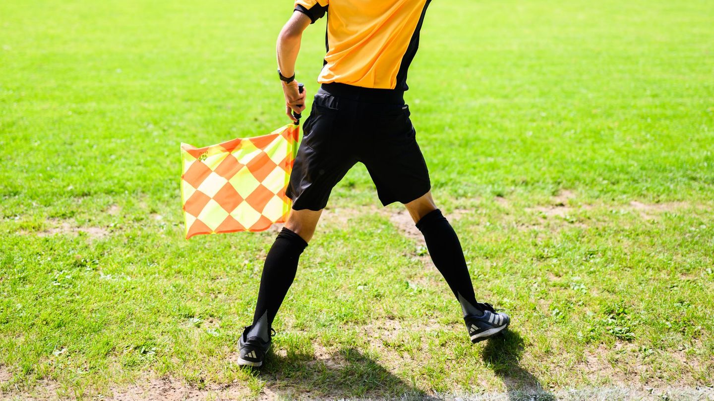 Nach einem Angriff auf einen Spieler ist ein Kreisliga-Spiel in Korntal-Münchingen abgebrochen worden. (Symbolbild) Foto: Julian