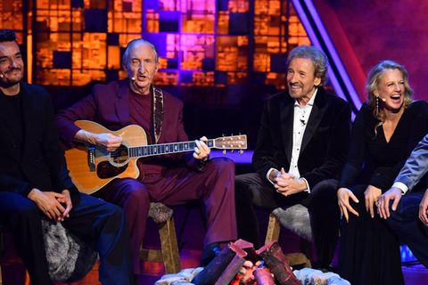 Mike Krüger widmete seinem Freund Thomas Gottschalk eine musikalische Hommage in der RTL-Show "Denn sie wissen nicht, was pass