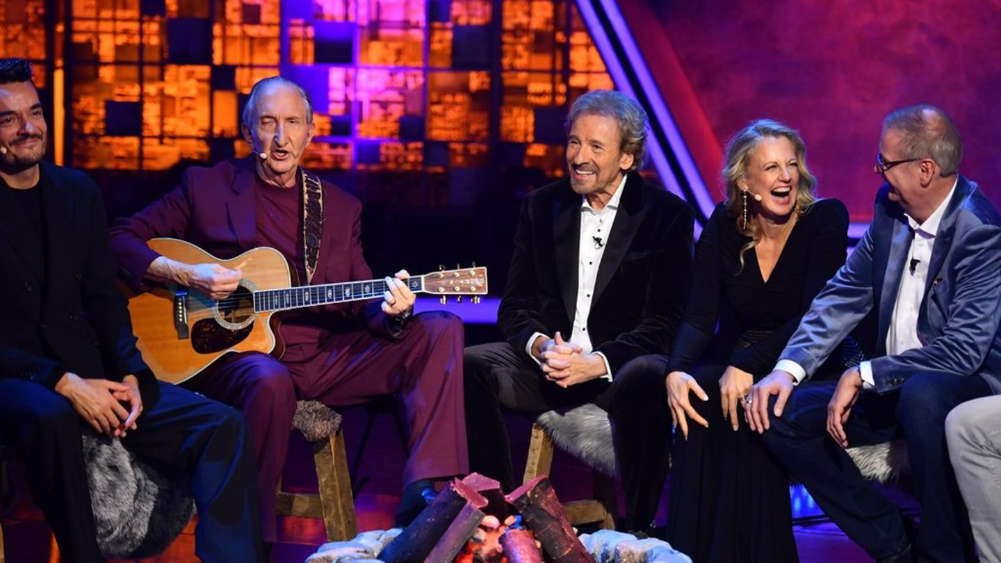 Mike Krüger widmete seinem Freund Thomas Gottschalk eine musikalische Hommage in der RTL-Show "Denn sie wissen nicht, was pass