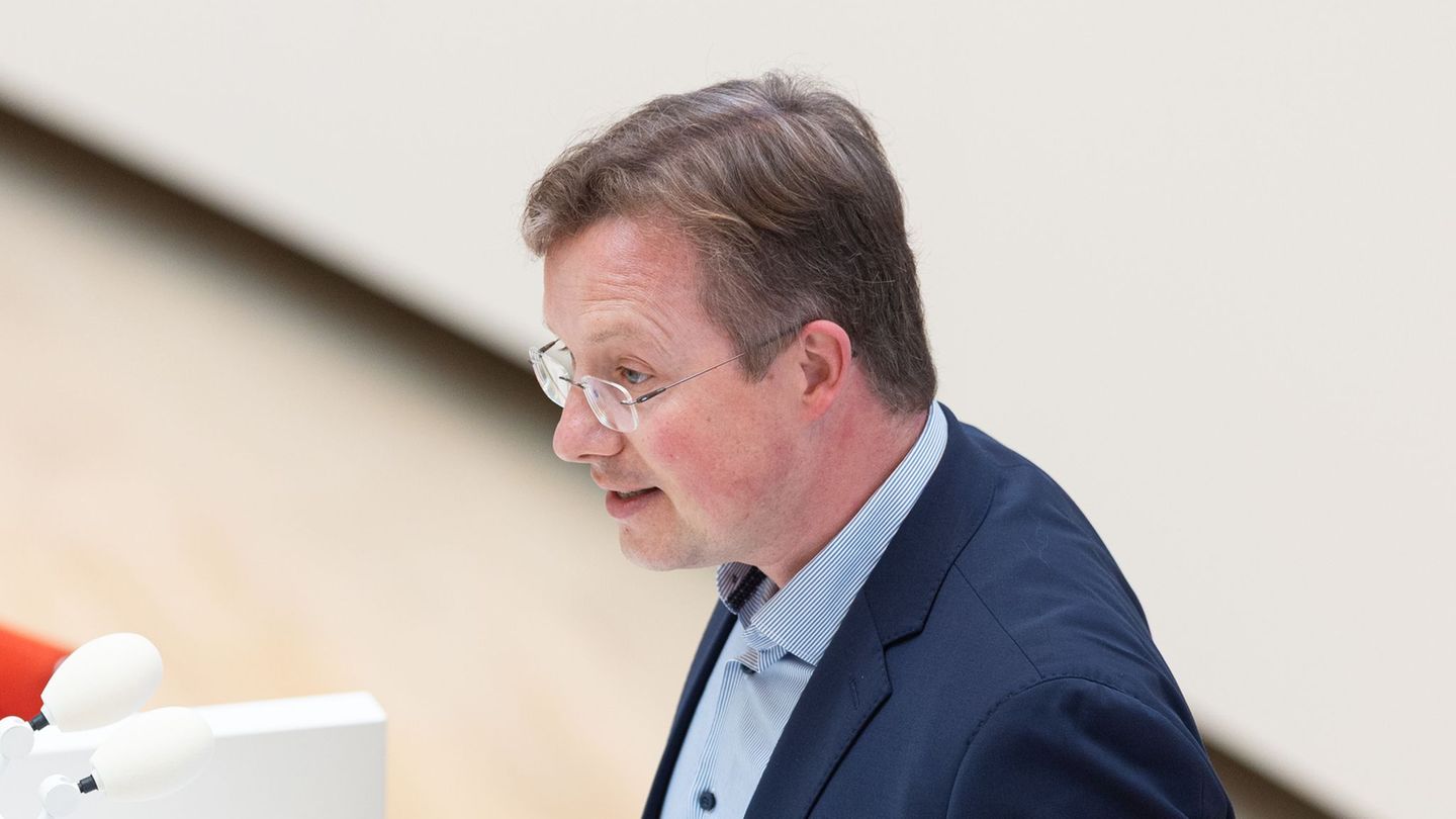 Der Präsident des Landesrechnungshofs Brandenburg, Harald Kümmel, fordert das Land auf, künftig weniger Schulden zu machen. (Arc