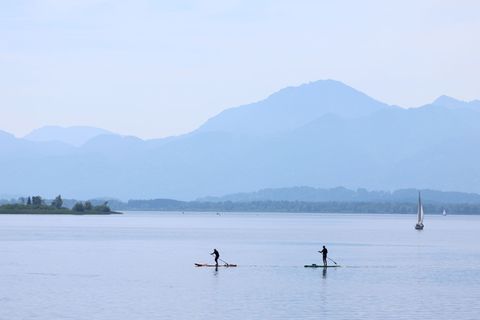 Bayerns Seen und Flüsse sind nicht nur bei Urlaubern sehr beliebt - auch zur Energiegewinnung können sie einen wichtigen Beitrag