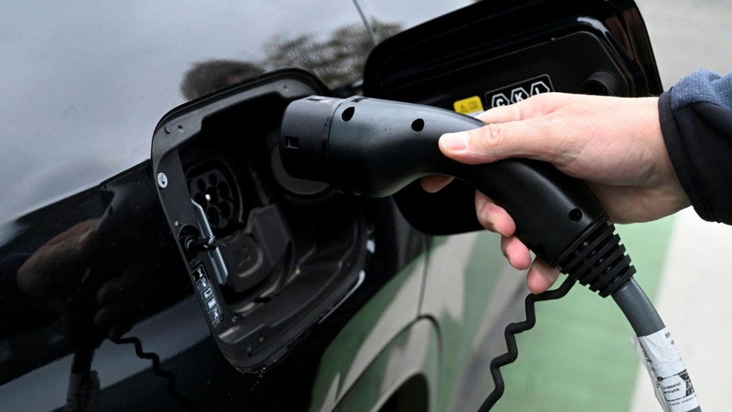 Untersuchung-Autopreise-besonders-bei-Plugin-Hybriden-gestiegen