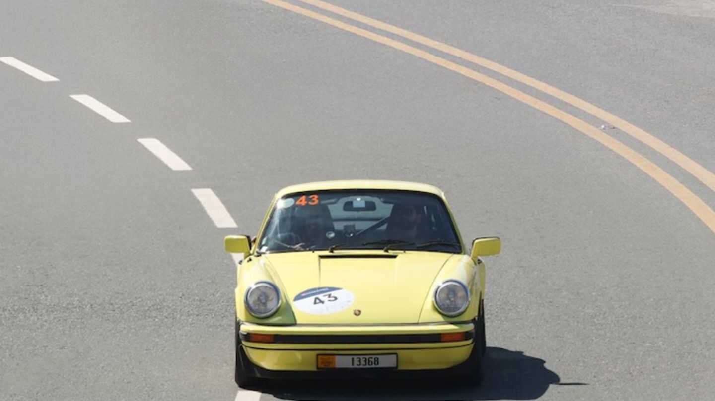 Ein gelber 911 auf den Straßen