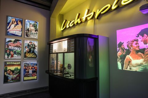 So sahen mal Kinokassen aus: Das Haus der Geschichte präsentiert einen neuen Blick auf die deutsche Geschichte. Foto: Oliver Ber