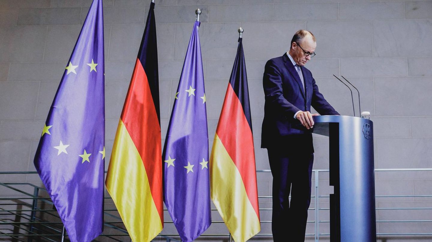 Friedrich Merz am Rednerpult nach der Abstimmung zum Rentenpaket