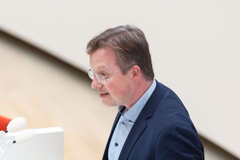Der Präsident des Landesrechnungshofs Brandenburg, Harald Kümmel, fordert das Land auf, künftig weniger Schulden zu machen. (Arc